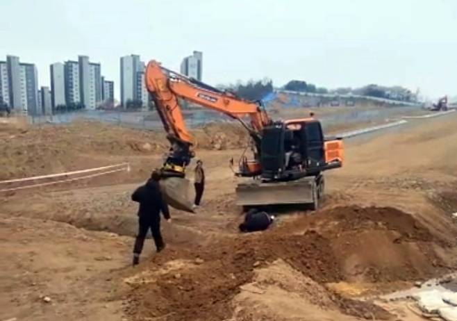 지난 9일 굴착기 사고 현장 [독자 제공. 재판매 및 DB 금지]