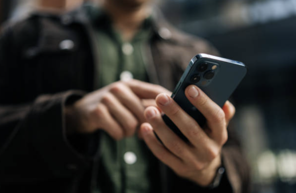 정부가 ‘기본통신권’을 내세워 통신비 인하 정책을 본격화했지만, 정작 통신 산업 전반의 구조적 해법은 제시하지 못했다는 지적이 나온다. 사진=픽사베이 제공