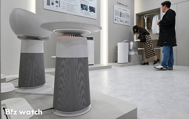 LG전자가 8일 서울 삼성동 코엑스에서 개막한 국제 기후테크 공기산업박람회 '에어페어 2026'에 참가해 혁신 기술을 적용한 공기질 관리 솔루션을 대거 선보이고 있다./사진=이명근 기자 qwe123@