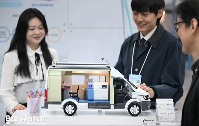 8일 서울 삼성동 코엑스에서 국제 기후테크 공기산업박람회 '에어페어 2026'가 개최되고 있다.사진은 이동식 공기질 측정기 모습./사진=이명근 기자 qwe123@