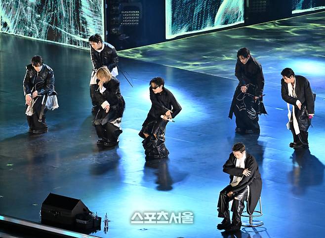 그룹 방탄소년단(BTS)이 21일 서울 광화문 광장에서 무료 복귀 공연?‘BTS?컴백 라이브: 아리랑’(BTS?THE?COMEBACK?LIVE?|?ARIRANG)을 펼쳐졌다.   BTS의 RM, 진, 슈가, 제이홉, 지민, 뷔, 정국이 공연을 펼치고 있다. 2026.03.21. =사진공동취재단