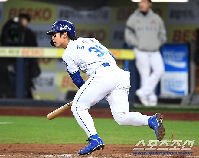 1일 대구 삼성라이온즈파크에서 열린 삼성과 두산의 경기. 4회말 2타점 2루타 날리고 있는 삼성 김성윤. 대구=송정헌 기자songs@sportschosun.com/2026.04.01/