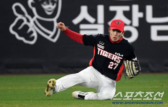 10일 대전 한화생명볼파크에서 열린 한화와 KIA의 경기. 8회말 한화 심우준 안타성 타구를 KIA 김호령이 처리하고 있다. 대전=박재만 기자 pjm@sportschosun.com/2026.04.10/
