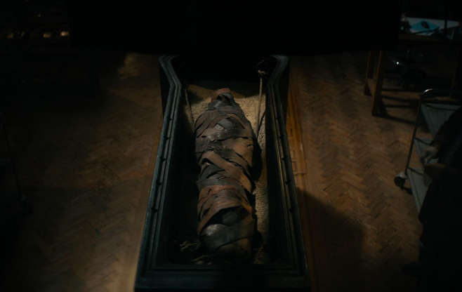 영화 ‘리 크로닌의 미이라’의 한 장면. [워너 브러더스 코리아]