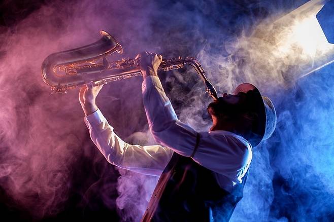 세계 최고 루프톱 바 50에 이름을 올린  루프톱 바 ‘클라우드’에서 진행하는 재즈 공연 / 사진=AC 호텔 바이 메리어트 서울 강남