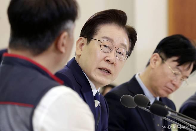 [서울=뉴시스] 최동준 기자 = 이재명 대통령이 10일 청와대에서 열린 민주노총 초청 간담회에서 발언하고 있다. 2026.04.10.