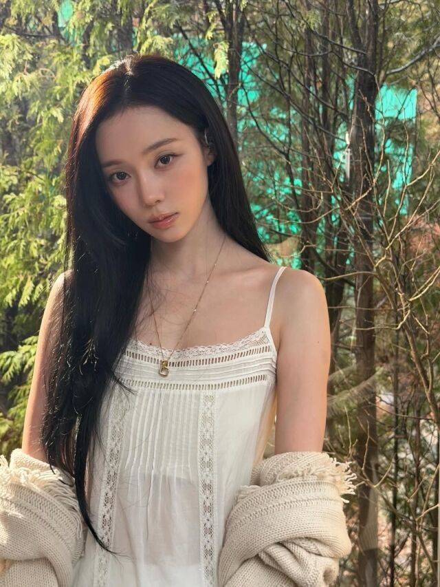 윈터가 청순하면서 몽환적인 비주얼로 시선을 사로잡았다. / 윈터 SNS