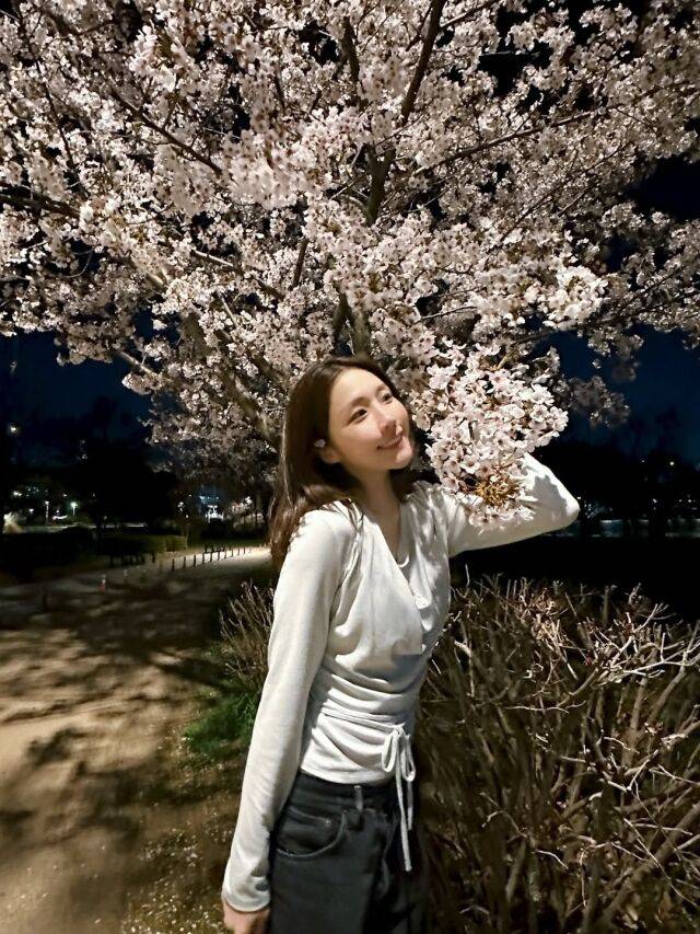 성해은이 벚꽃을 보러 나들이를 떠난 근황을 공개했다. / 성해은 SNS