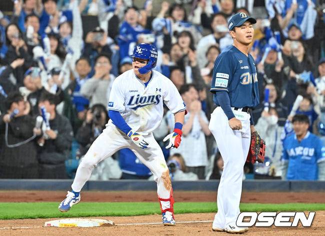 [OSEN=대구, 이석우 기자] 10일 대구삼성라이온즈파크에서 2026 신한 SOL KBO 리그 삼성 라이온즈와 NC 다이노스의 경기가 열렸다. 홈팀 삼성은 후라도가, 방문팀 NC는 구창모가 선발 출전했다. 삼성 라이온즈 박승규가 8회말 2사 만루 중견수 뒤 싹쓸이 3루타를 치고 환호하고 있다. 2026.04.10 / foto0307@osen.co.kr