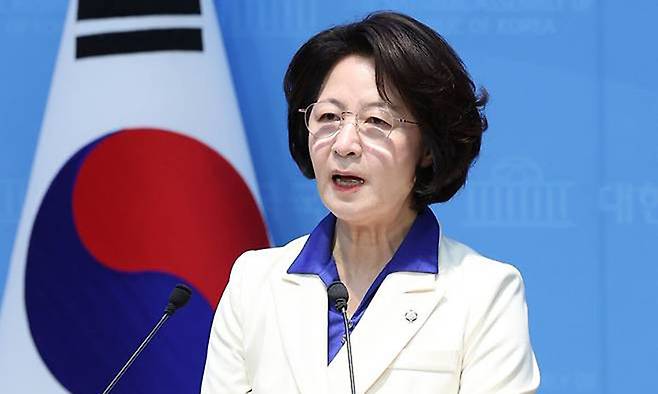 더불어민주당 6·3 지방선거 경기지사 후보로 확정된 추미애 의원이 지난 8일 서울 여의도 국회 소통관에서 기자회견을 하고 있다. 뉴스1