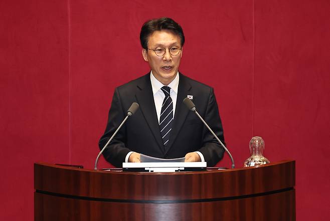 10일 김민석 국무총리가 서울 여의도 국회에서 열린 제434회국회(임시회) 제3차 본회의에서 2026년도 제1회 추가경정예산안 가결에 대해 인사말을 하고 있다. 뉴시스