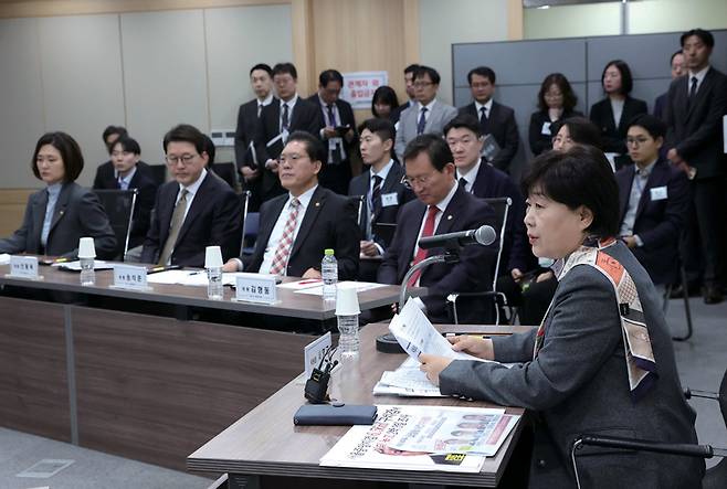 4월9일 국회 윤석열 정권 정치검찰 조작기소 의혹 진상규명을 위한 국정조사 특별위원회의 서영교 위원장이 서울중앙지검에 대한 현장조사에서 발언하고 있다. ⓒ연합뉴스