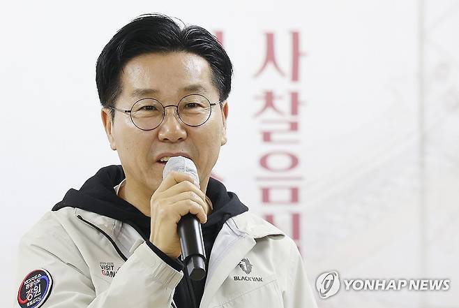 인사말 하는 최성현 강원관광재단 대표 (평창=연합뉴스) 양지웅 기자 = 11일 강원 평창군 오대산 월정사에서 열린 '강원 산사에서 특별한 미식' 행사에서 최성현 강원관광재단 대표이사가 인사말을 하고 있다. 2026.4.11 yangdoo@yna.co.kr