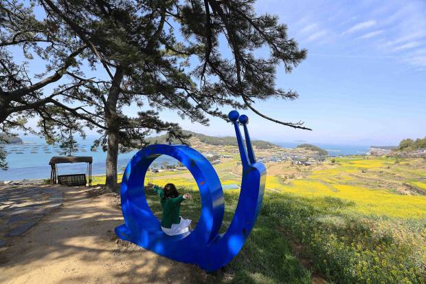 청산도에 설치된 달팽이 조형물. <완도군>