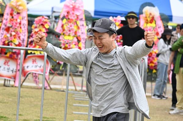 창녕군과 (사)창녕낙동강유채축제위원회, 경남도민일보가 함께한 제9회 창녕 유채꽃 라디엔티어링 행사가 창녕군 남지읍 낙동강변 유채단지에서 열렸다.