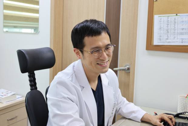 임신부 응급수술을 집도한 세명기독병원 외과 김성진 과장. 사진은 세명기독병원 제공.