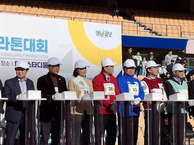 이진숙 전 방송통신위원장이 이날 오전 대구 스타디움에서 열린 제19회 영남일보 국제 하프마라톤대회에 참석했다. 장태훈 기자 hun2@yeongnam.com