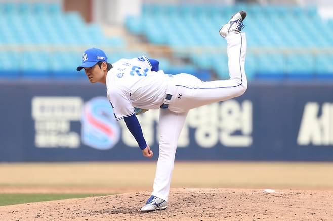 삼성 백정현이 24일 대구삼성라이온즈파크에서 열린 2026 KBO리그 시범경기 KIA전에서 5회초 등판해 역투하고 있다. 사진 | 삼성 라이온즈