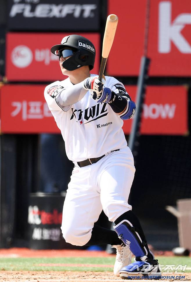 19일 수원KT위즈파크에서 열린 KBO리그 KT 위즈와 키움 히어로즈의 시범경기. KT 한승택이 타격을 하고 있다. 수원=박재만 기자 pjm@sportschosun.com/2026.03.19/
