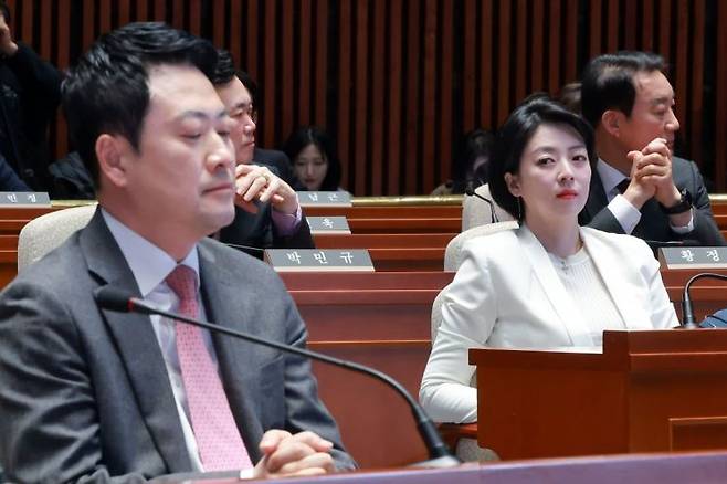 장동혁 국민의힘 대표(왼쪽)와 배현진 의원(오른쪽). 연합뉴스