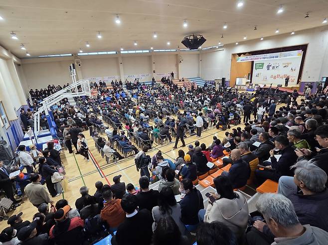 논산시는 최근 국민체육센터 3층에서 장애인과 그 가족, 시설 종사자, 자원봉사자 등이 참석한 가운데 '소중한사람들의 날 기념행사'를 성황리에 개최했다. 논산시 제공