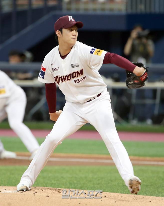 KBO리그 대표 선발 투수 안우진(27·키움 히어로즈)이 955일 만에 1군 복귀전을 치른다. '정상화' 프로젝트가 시작됐다.&nbsp;