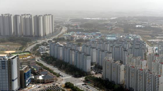 충북 청주시 오창과학산업단지 전경. 청주시는 밀레니엄타운과 테크노폴리스에 대형유통 시설이 들어서면 이곳 주민들도 혜택을 볼 것으로 예상한다. 중앙포토