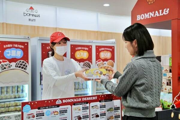 유튜버 '여수언니'가 선보인 디저트 브랜드 '봄날엔' 팝업 매장. 광주신세계 제공