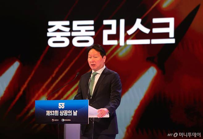 [서울=뉴시스] 홍효식 기자 = 최태원 대한상의 회장이 31일 오후 서울 중구 대한상공회의소에서 열린 제52회 상공의 날 기념식에서 기념사하고 있다. 2026.03.31. yesphoto@newsis.com /사진=홍효식