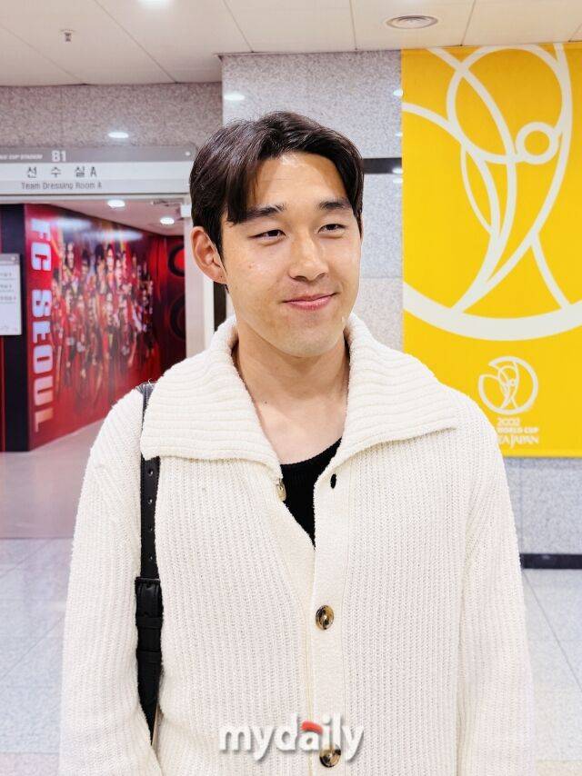 11일 서울월드컵경기장에서 펼쳐진 FC서울과 전북 현대의 '하나은행 K리그1 2026' 7라운드가 끝난 후 인터뷰를 진행한 송민규/최병진 기자