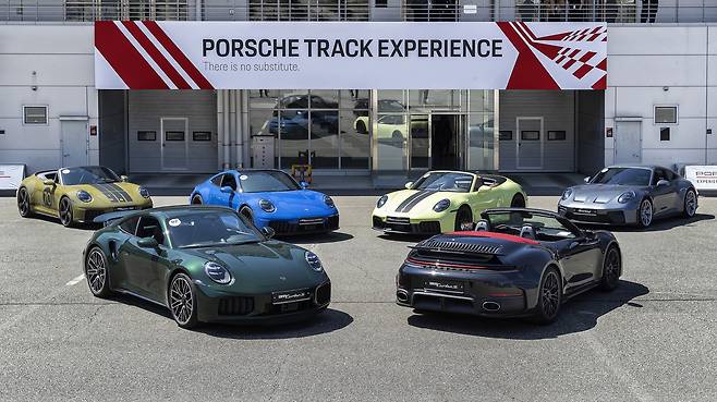 8일 강원 인제군 인제 스피디움에서 열린 미디어 트랙 익스피리언스에서 기자단이 시승해 본 포르쉐 911 라인업 [포르쉐코리아 제공]