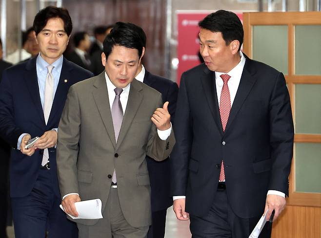 장동혁 국민의힘 대표는 12일 자신의 페이스북을 통해 6·3 지방선거를 앞둔 시점 미국 방문을 두고 비판의 목소리가 대두되는데 대해 ‘자유대한민국 수호’를 언급했다. 장 대표가 10일 긴급최고위원회에 참석하는 모습. [연합]