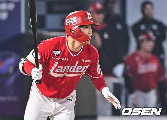 [OSEN=부산, 이석우 기자] SSG 랜더스 정준재 229 2026.04.03 / foto0307@osen.co.kr
