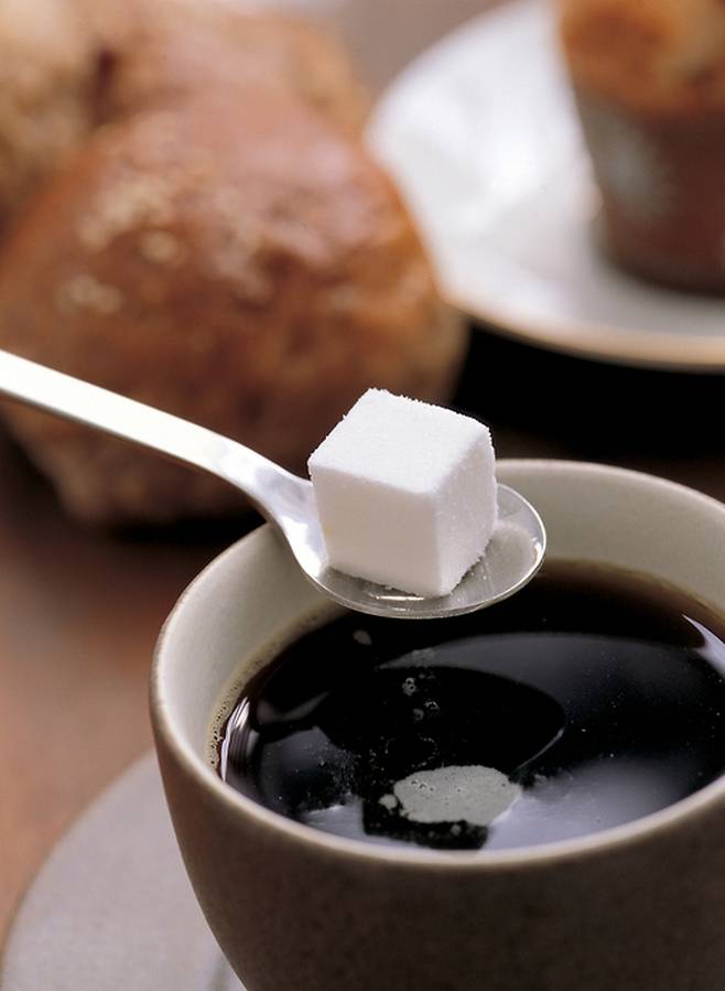 식후 믹스커피 한 잔, 이미 오른 혈당을 다시 밀어 올리는 선택이 될 수 있다. 게티이미지