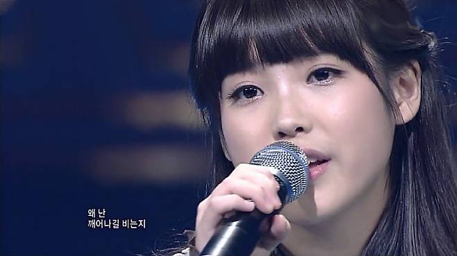 2008년 ‘KBC 파워루키’ 무대. 환호 대신 쏟아지는 야유를 침묵으로 견뎌내던 15세 소녀의 여린 모습. 그날의 비웃음은 훗날 세상을 침묵시킨 독기가 되었다.&nbsp;세계일보 자료사진