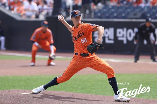 ▲ KBO리그 데뷔전에서 3이닝 3실점으로 만족스럽지 못한 성적을 남긴 잭 쿠싱 ⓒ한화이글스