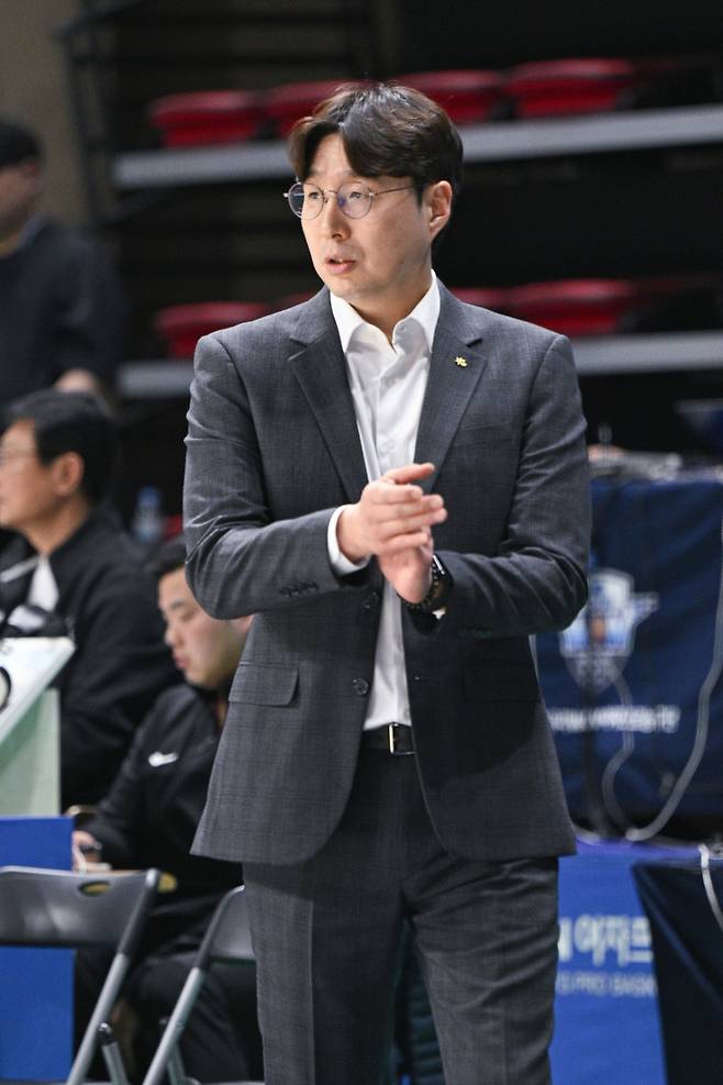 김완수 청주 KB 스타즈 감독. /사진=WKBL 제공