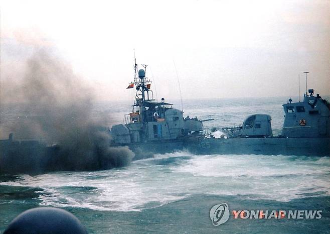 제1연평해전에서 작전 중인 참수리 325호정   [해군 제공. 재판매 및 DB 금지] photo@yna.co.kr