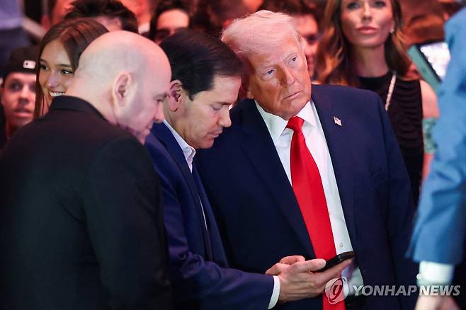 UFC 경기장 찾은 트럼프 미국 대통령 [로이터 연합뉴스 자료사진 재판매 및 DB금지]