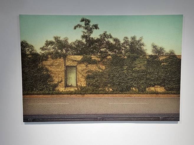 ▲ 성남큐브미술관에서 열리고 있는 성남작가조명전 '헤테로토피아:신화가 된 회화'의 전시 전경. /박지혜 기자 pjh@incheonilbo.com