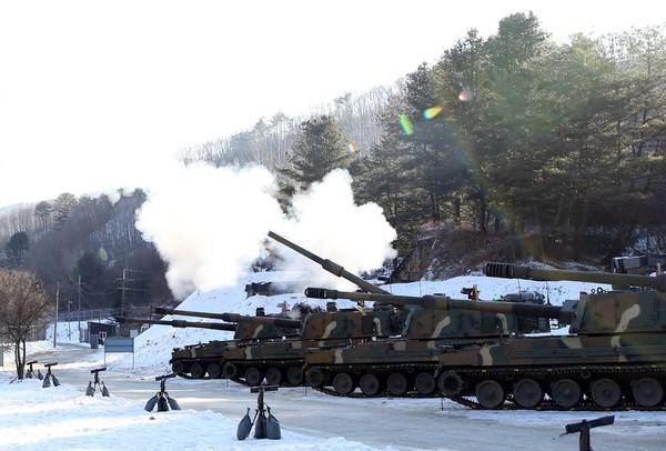 강원 화천군 작전지역에서 육군 제2포병여단 태양포병대대가&nbsp;K9자주포 포탄 사격을 실시하며 신년 화력 전투태세를 점검하고 있다. 2026.1.2 [사진=연합뉴스]