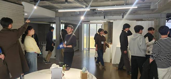 대구 수성구 들안예술마을을 방문한 서울대학교 건축학과 교수와 학생의 모습. /대구 수성구 제공