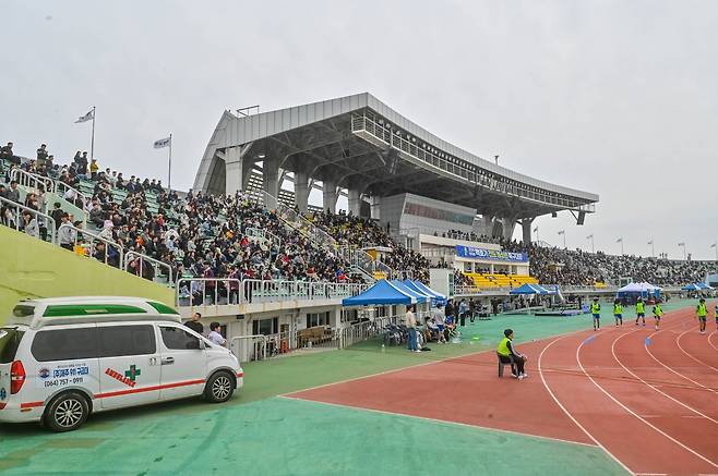 지난 9일부터 12일까지 나흘간 이어진 대회 기간 경기장에는 수많은 인파가 몰리며 구름관중을 이뤘다.