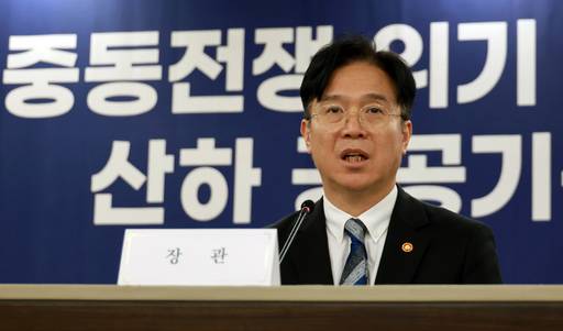 김영훈 고용노동부 장관이 지난 9일 서울지방고용노동청에서 열린 고용노동부 산하 공공기관장 회의에서 발언하고 있다. /사진=노동부