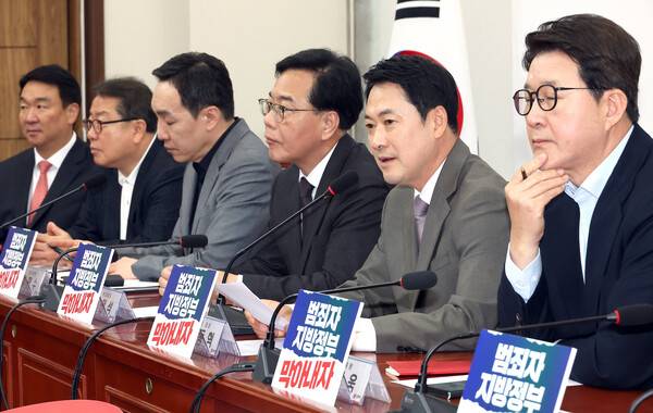 국민의힘 장동혁 대표가 10일 국회에서 열린 긴급최고위원회의에서 발언하고 있다. 2026.4.10. 연합뉴스