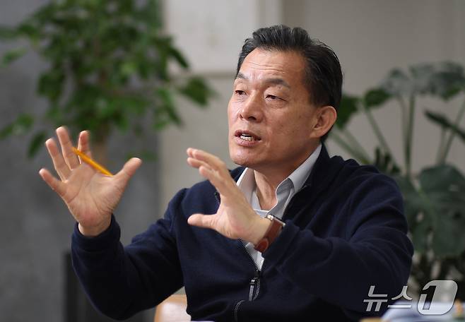 이재준 경기 수원시장이 10일 경기 수원시 팔달구 수원시청 집무실에서 뉴스1과 인터뷰를 하고 있다. 2026.4.10/뉴스1 ⓒ 뉴스1 김영운 기자