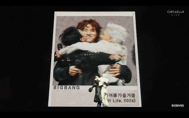 12일(현지 시각) 오후 미국 ‘코첼라 밸리 뮤직 앤드 아츠 페스티벌’에 출연해 데뷔 20주년 무대를 선보인 그룹 빅뱅. 이들은 “멤버들과 함께 서로의 인생 절반 이상을 (빅뱅으로서) 지낸 것이 정말 뜻깊다”고 했다./유튜브 캡처