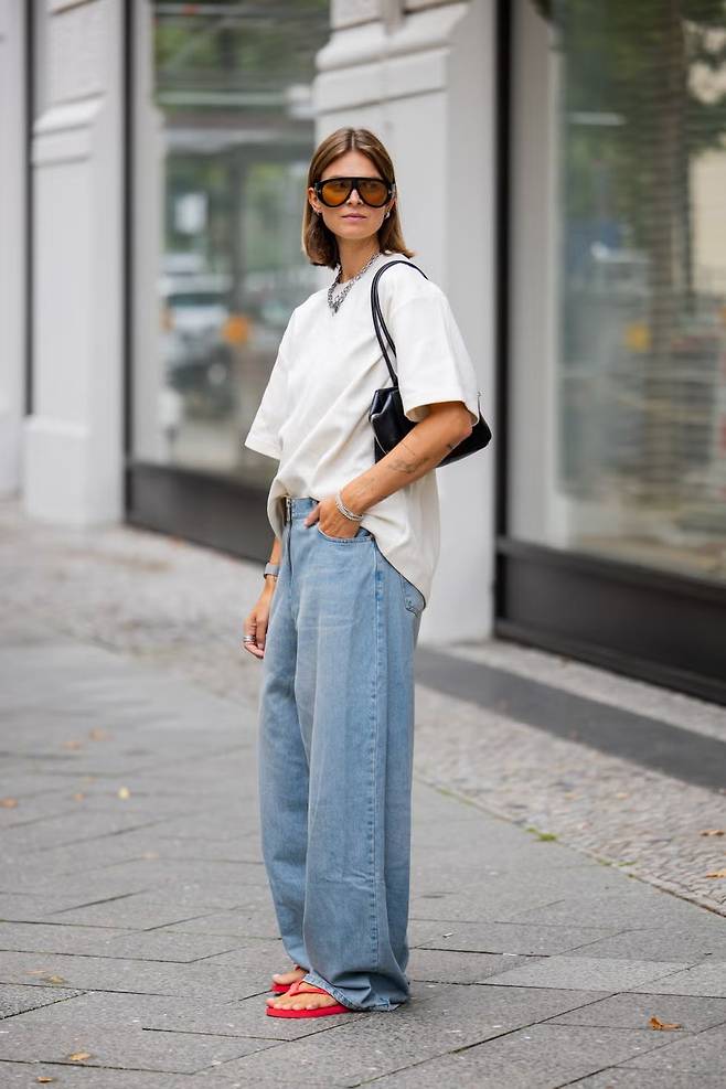 와이드 청바지 트렌드 | Christian Vierig//Getty Images