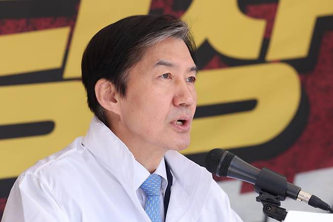 (서울=뉴스1) 신웅수 기자 = 조국 조국혁신당 대표가 13일 서울 여의도 국회 앞 농성장에서 열린 최고위원회의에서 발언하고 있다. 2026.4.13/뉴스1