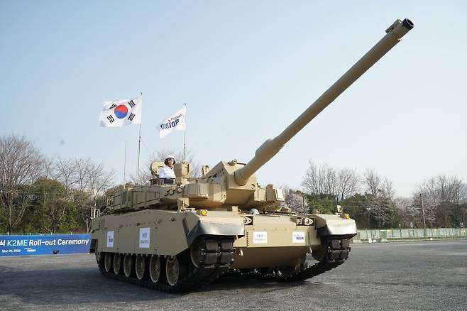 현대로템이 협력사와 함께 개조 개발 중인 중동형 K2 전차(K2ME) 실물이 지난달 26일 현대로템 경남 창원공장에서 최초로 공개됐다. /사진=뉴스1